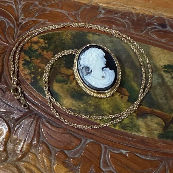 Vintage Avon Black and White Cameo Necklace Pendant Brooch, Gold Tone Setting - Picture 1 of 7